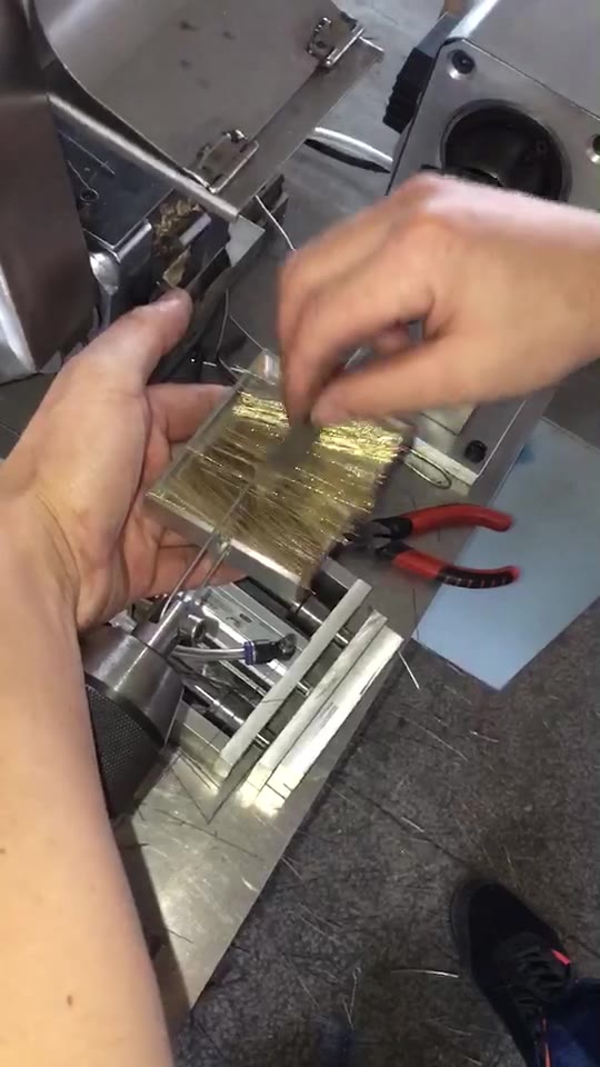 Semi-auto Twist Brush Machine